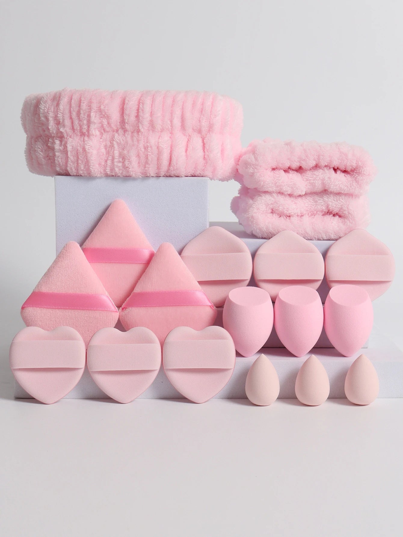 18 piece headband set. 1 hair band & 2 wrist bands & 3 make-up Sponges & 3 Mini Square Air Cushions & 3 triangular powder puff &